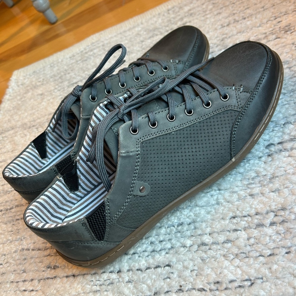 MUK LUKS Men’s Brodi Lace-Up Leather Sneakers - Picture 3 of 12